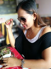 Close-up of young woman wearing sunglasses