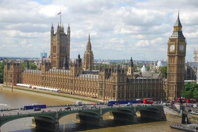 Big ben against cloudy sky
