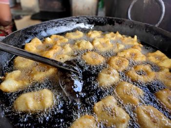 High angle view of bara in hot oilcooking pan