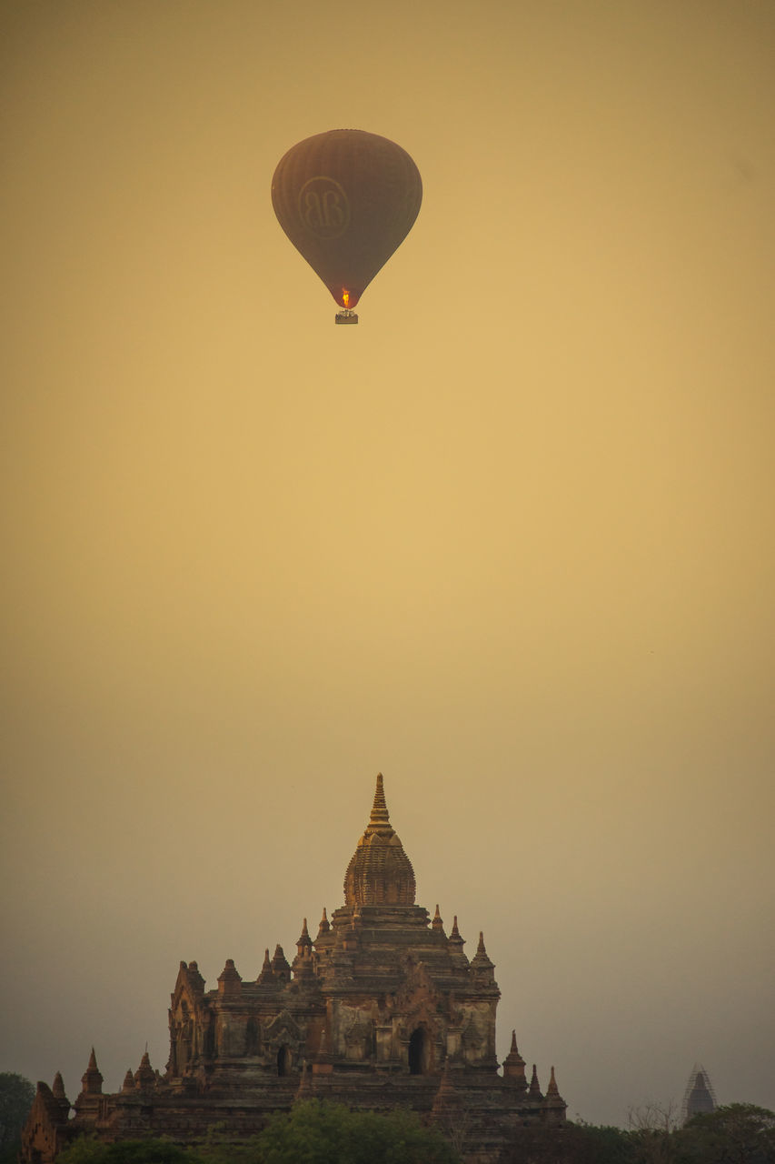 VIEW OF HOT AIR BALLOONS