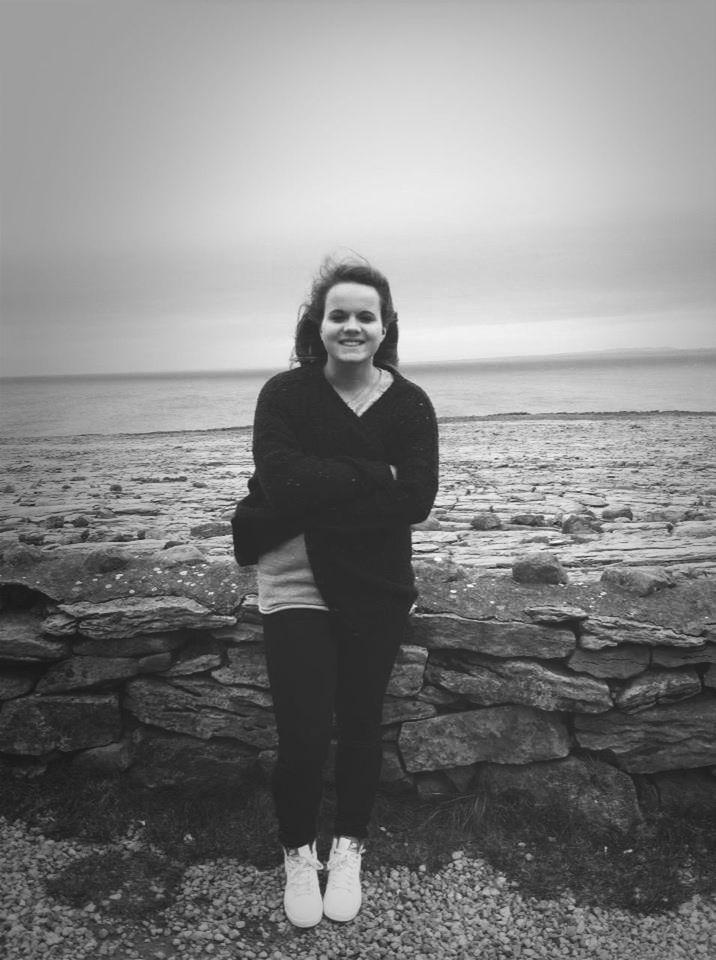 sea, standing, young adult, lifestyles, horizon over water, casual clothing, water, leisure activity, portrait, looking at camera, young women, front view, full length, beach, sky, person, three quarter length, tranquility