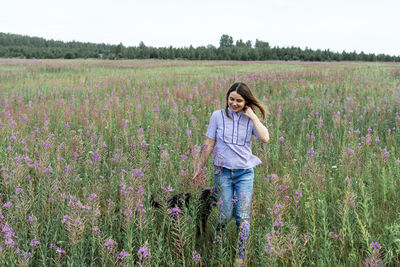 Full length of woman standing on field