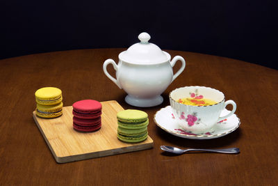 Close-up of macaroon and tea on table