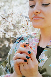 Portrait of woman holding flowers