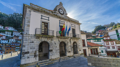 Buildings in city
