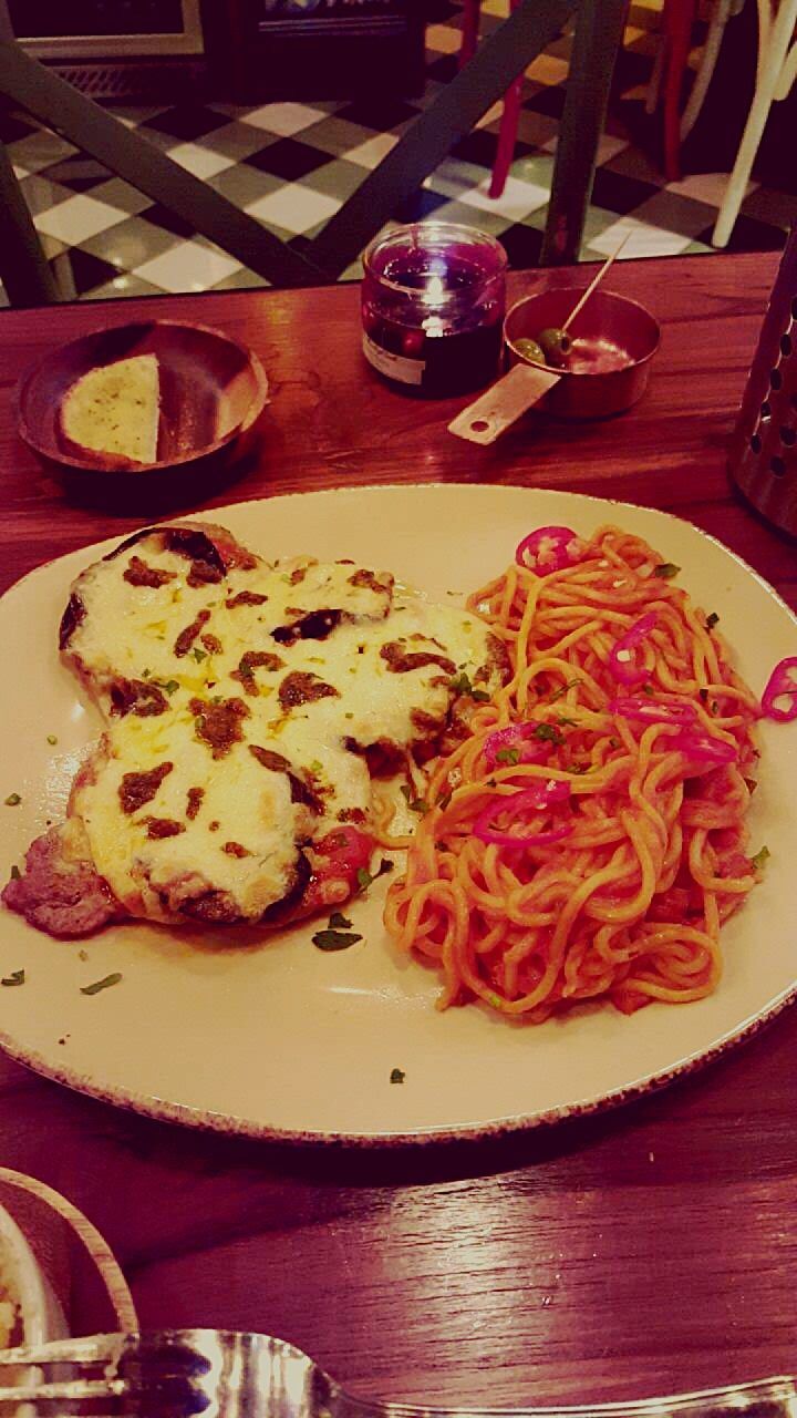 HIGH ANGLE VIEW OF FOOD ON PLATE