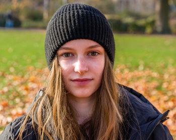 Portrait of smiling young woman wearing hat