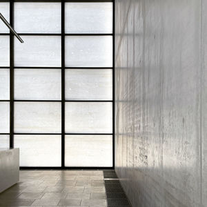 Indirect light reflected by a concrete wall