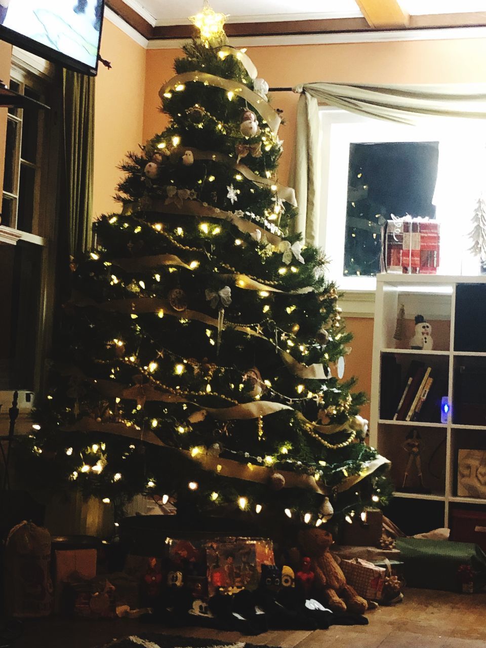 ILLUMINATED CHRISTMAS TREE IN HOME