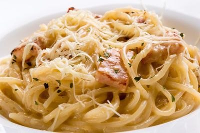 Close-up of spaghetti with carbonara in plate on table