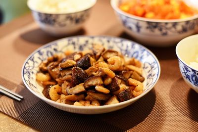 Close-up of pasta in bowl on table