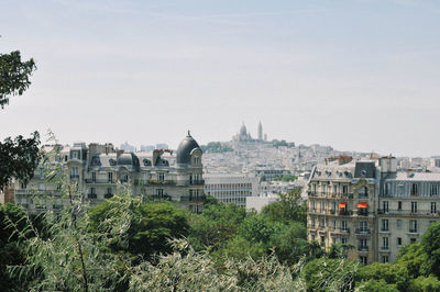 Sacre coeur in city against sky