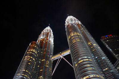 Spires of the petronas twin towers with cloudy background during a rainy day