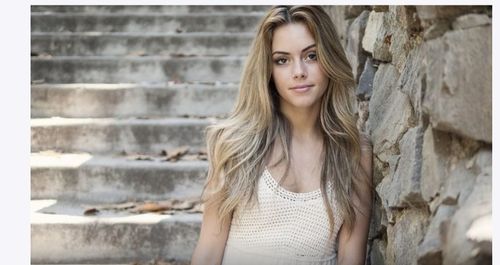 Portrait of a beautiful young woman