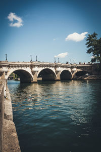 Pont neuf over seine river against sky