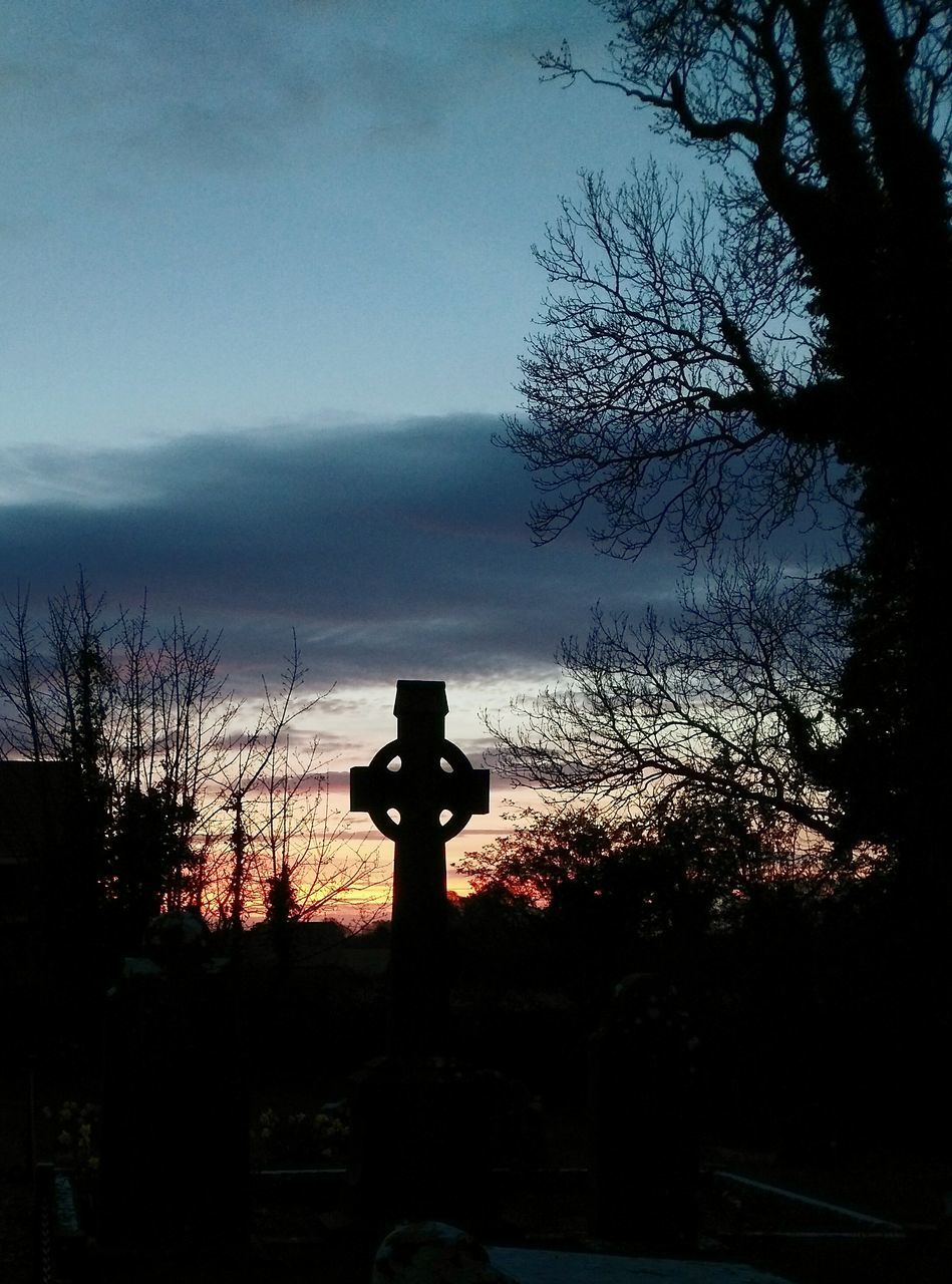 SILHOUETTE OF CROSS AGAINST SKY