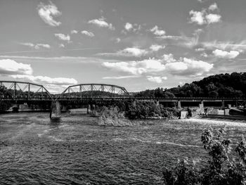 Black and white delaware river and bridge