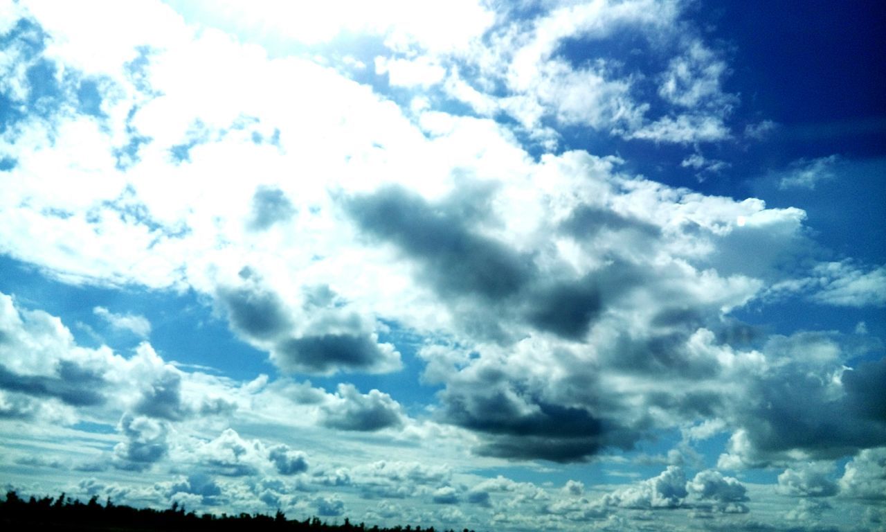 sky, tranquility, tranquil scene, scenics, cloud - sky, beauty in nature, blue, nature, low angle view, cloudy, cloud, cloudscape, idyllic, outdoors, day, no people, landscape, weather, majestic, non-urban scene