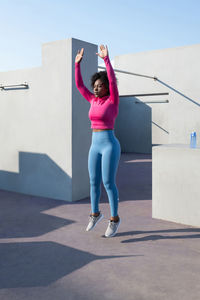 African american sportswoman doing burpee exercise