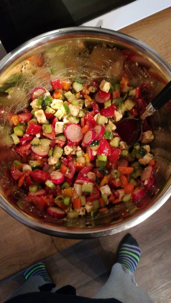 HIGH ANGLE VIEW OF VEGETABLES IN BOWL