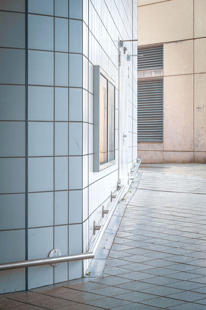 architecture, built structure, building, empty, flooring, the way forward, absence, corridor, day, no people, diminishing perspective, tile, narrow, modern, walkway, repetition