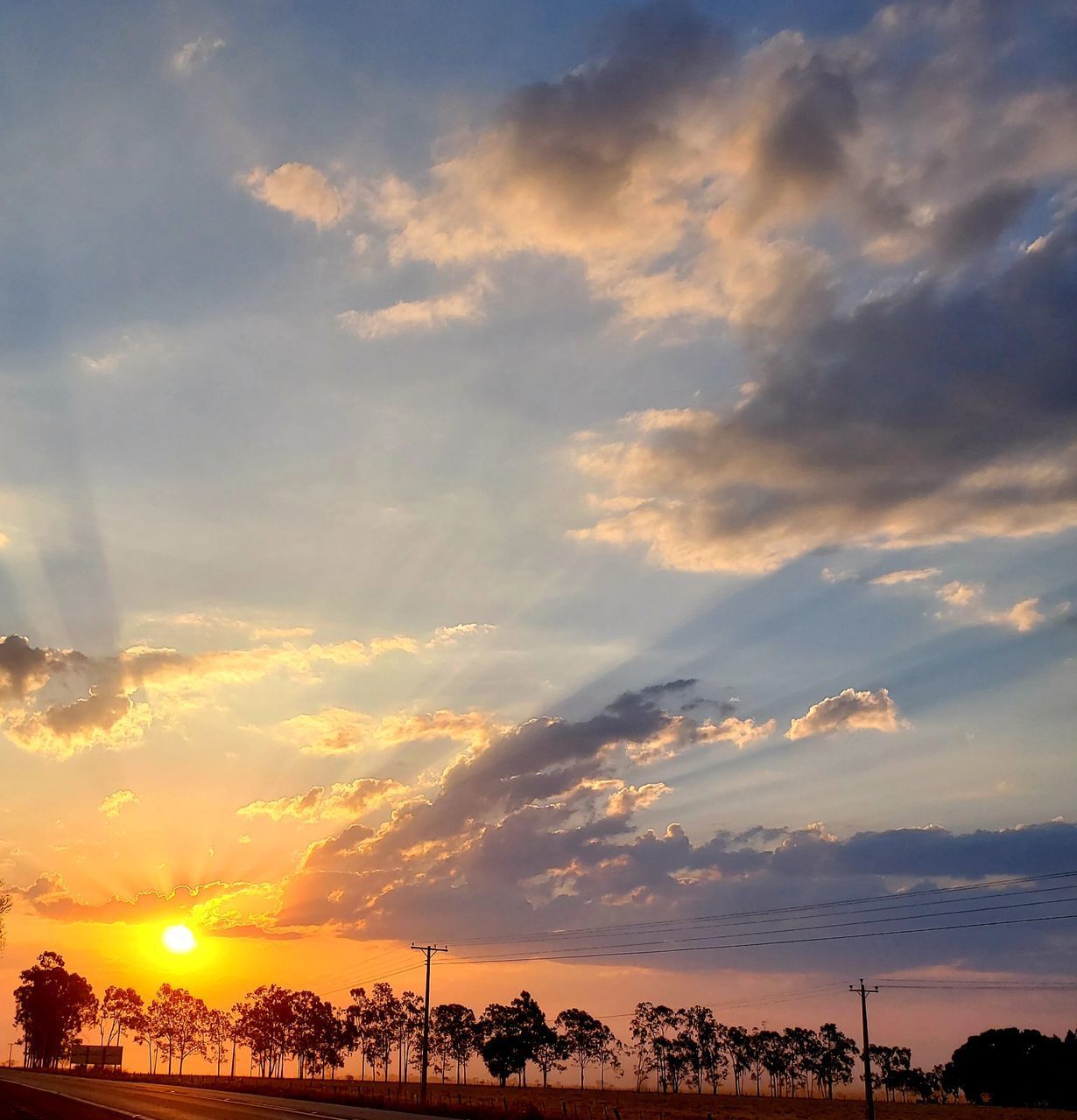 SCENIC VIEW OF SUNSET AGAINST SKY