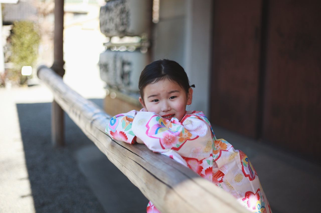 PORTRAIT OF CUTE SMILING GIRL