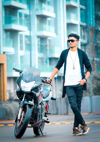 Young man wearing sunglasses in city