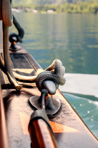Rope tied up with cleat on boat in lake