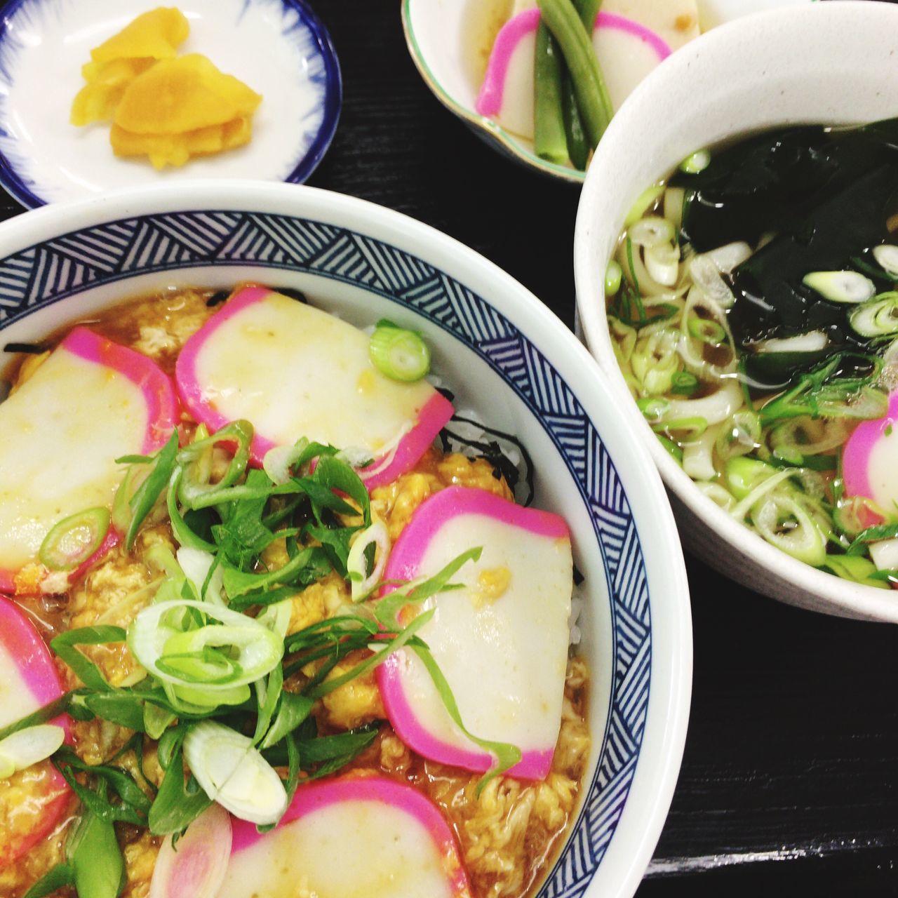 food, food and drink, ready-to-eat, freshness, healthy eating, bowl, wellbeing, still life, vegetable, indoors, close-up, no people, serving size, table, meal, onion, high angle view, asian food, salad, meat, chopped, temptation, japanese food