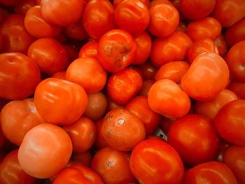 Full frame shot of tomatoes in market