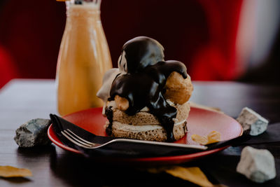 Close-up of chocolate cake in plate on table