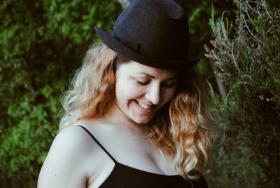 Portrait of smiling young woman in hat