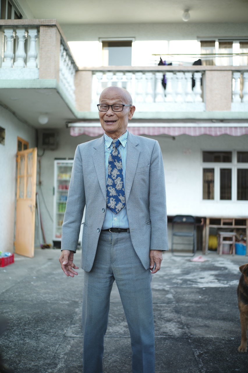 Leica M9 One Person Looking At Camera Portrait Standing Front View Adult Architecture Business Building Men Eyeglasses  Glasses Males  Suit Business Person Businessman Confidence  Smiling Focus On Foreground