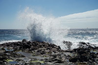 Waves breaking on rocks