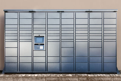 Pick up locker box to receive parcels without contact 24 hours and store them inside the packstation