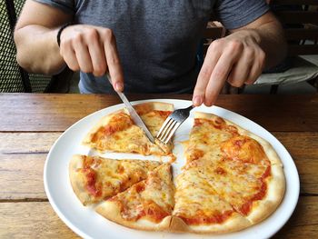 Man eating pizza at restaurant