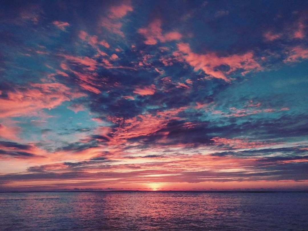 SCENIC VIEW OF DRAMATIC SKY OVER SEA