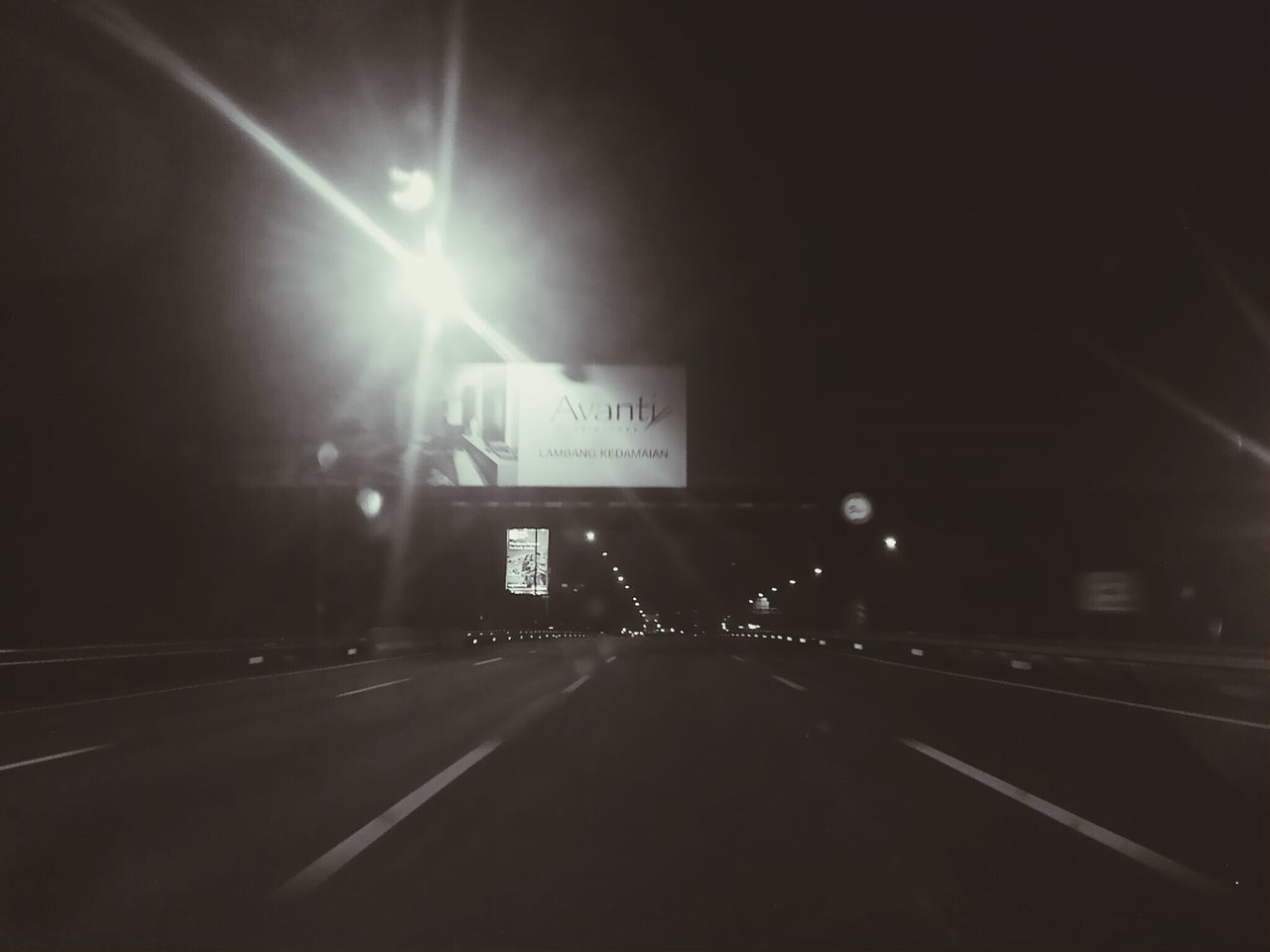 transportation, the way forward, road, road marking, illuminated, diminishing perspective, vanishing point, night, street, car, mode of transport, street light, land vehicle, built structure, lighting equipment, architecture, empty, no people, city, lens flare