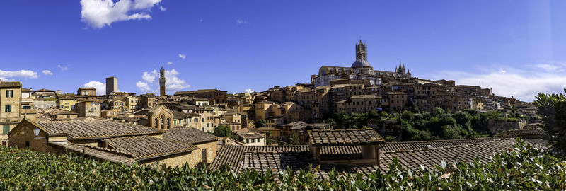 Panoramic view of siena with tiled rooftops, duomo and torre del mangia - tuscany, italy