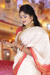 Young woman doing  arti 