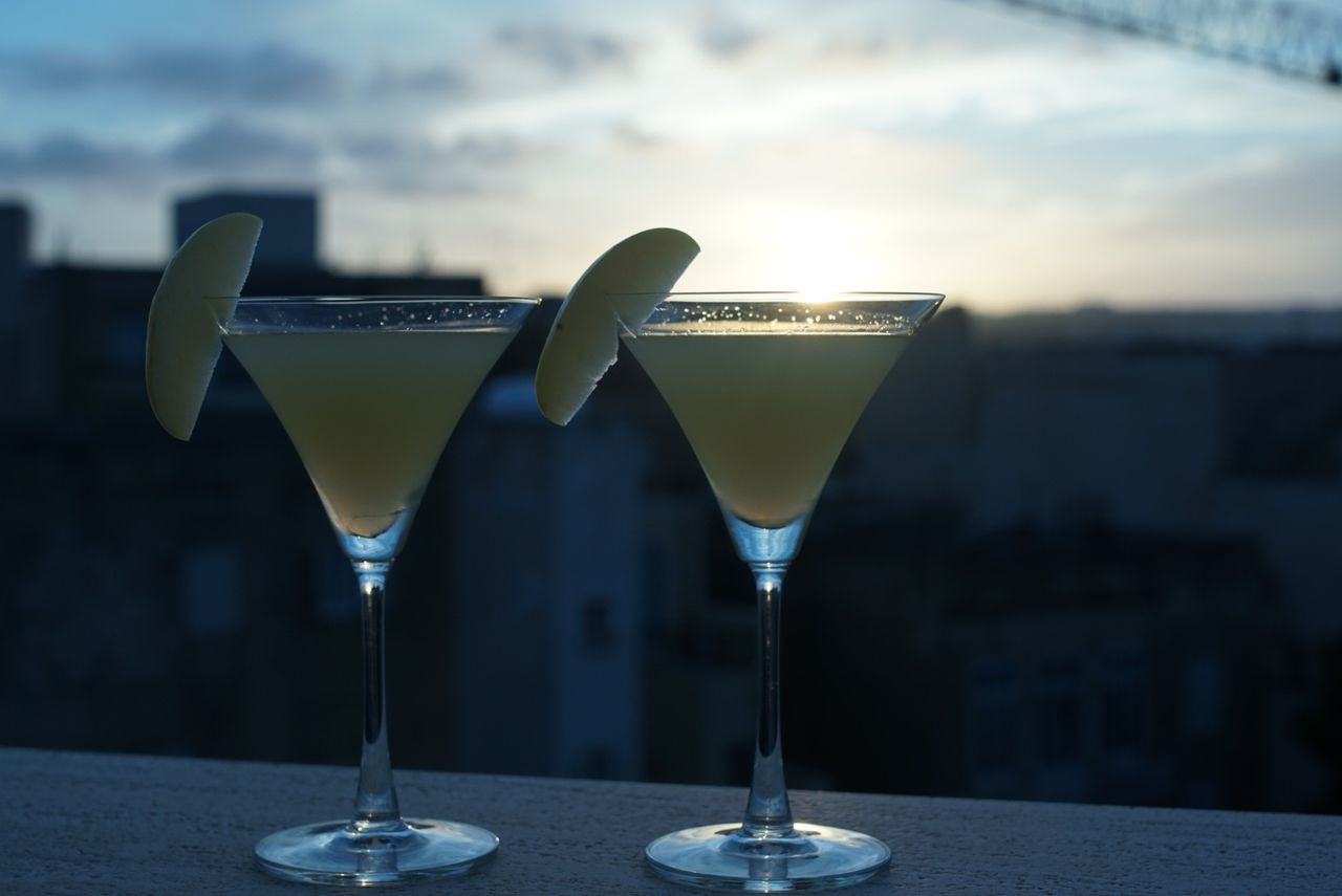 CLOSE-UP OF DRINK ON TABLE