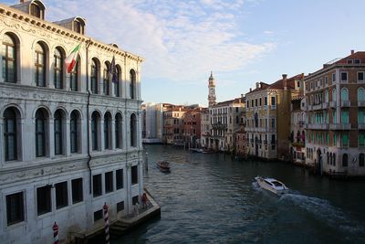 Venice view of buildings against cloudy sky