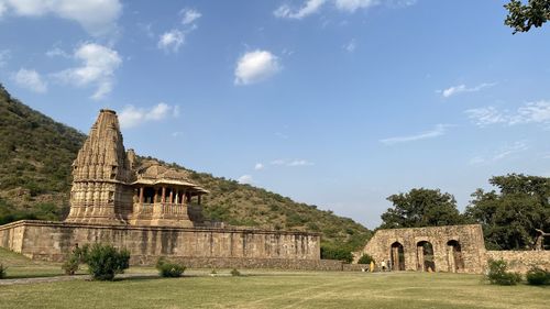 Old ruins of building against sky