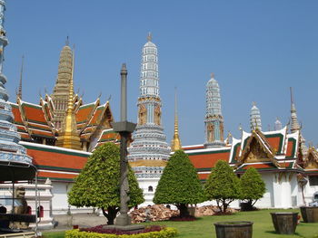 Wat phra kaew against clear sky