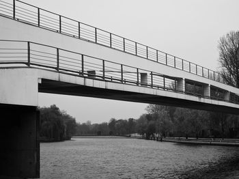 Footbridge over river against sky