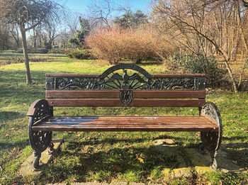 Empty bench in park