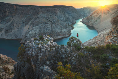 Scenic view of sea against mountain