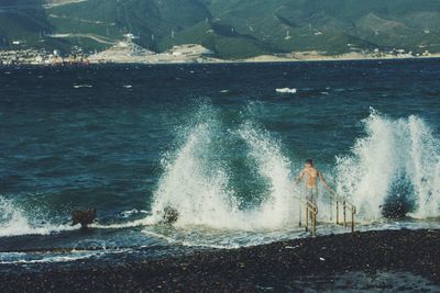 Waves splashing in sea