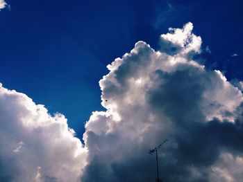 Low angle view of cloudy sky